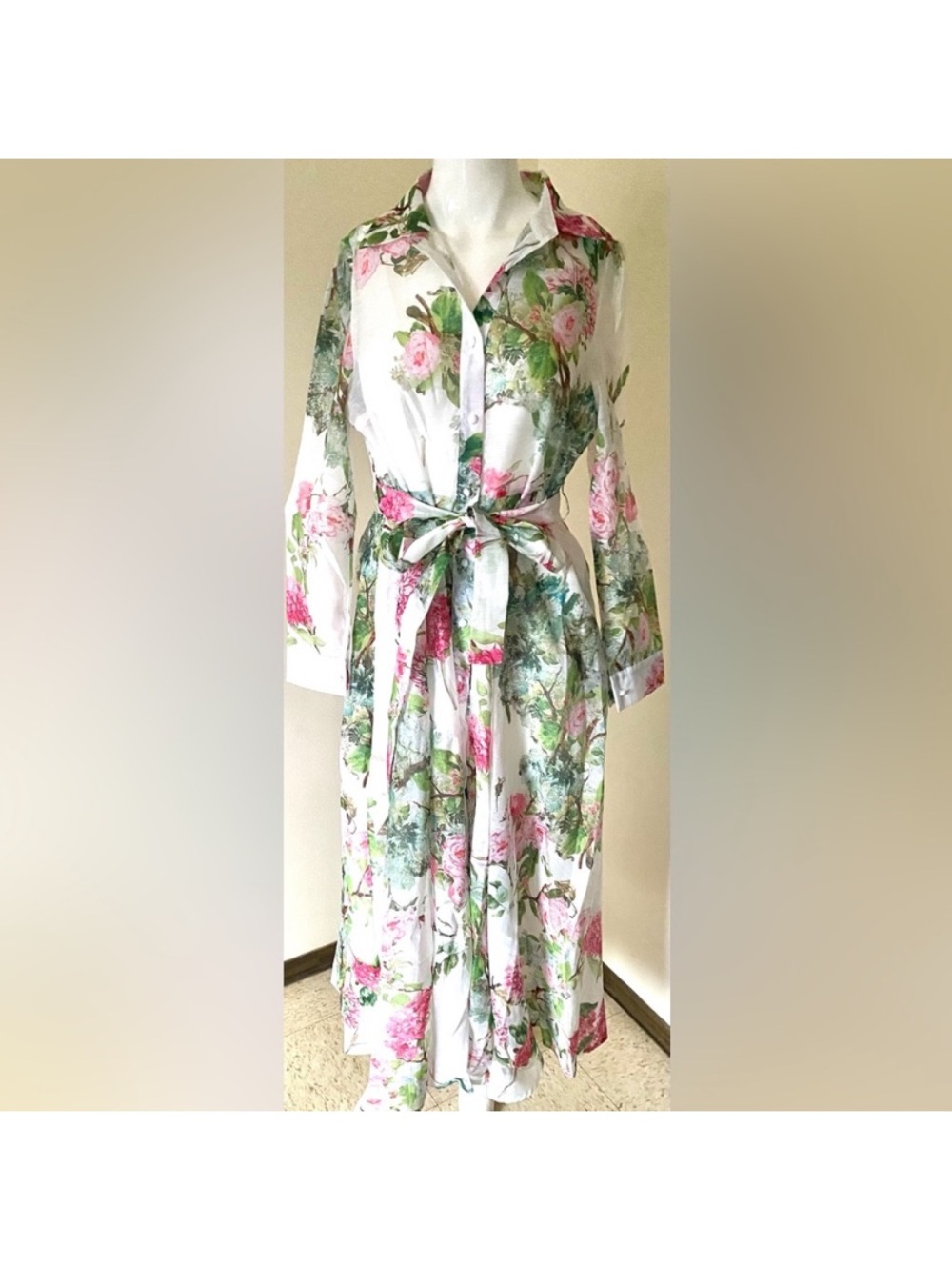 NWT Nancy Yang Floral Women's gorgeous maxi dress with Pink and Green Ascents.